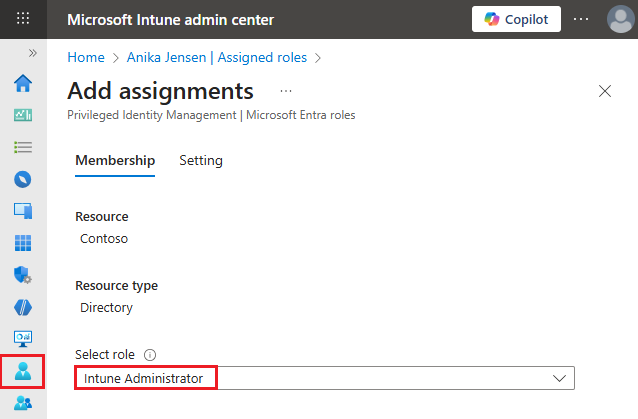 Captura de ecrã que mostra a atribuição do papel de Administrador Microsoft Intune.